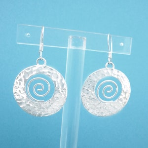 Boucles d’oreilles en spirale martelée, .925 argent sterling, conception en spirale enroulée, boucles d’oreilles pendantes