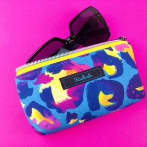 Electric Leopard Sunglass Pouch, Leopard Print Sunglasses Bag, Glasses Case, Glasses Pouch, Sunglasses Case, Padded Glasses Case. imagem 1