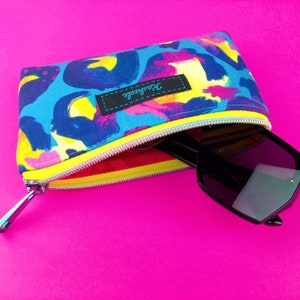 Electric Leopard Sunglass Pouch, Leopard Print Sunglasses Bag, Glasses Case, Glasses Pouch, Sunglasses Case, Padded Glasses Case. imagem 2