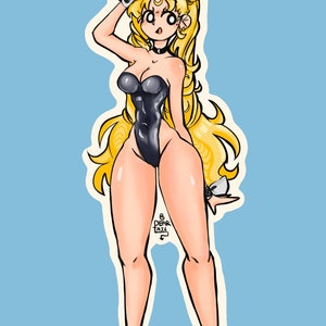 Adesivo olografico in lattice con costume da coniglietta di Sailor Moon