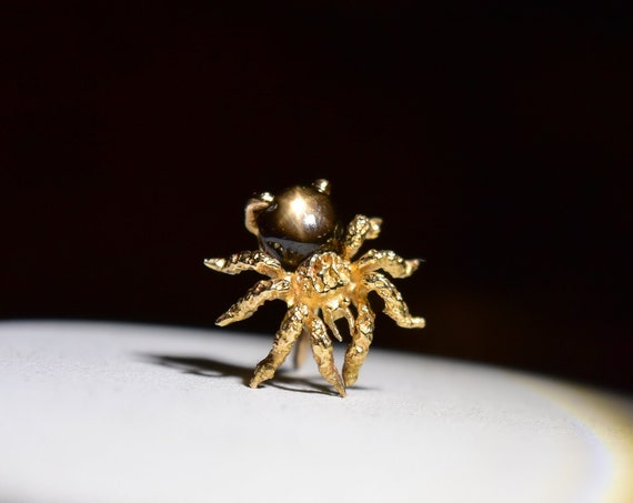 Black Star Sapphire Spider Tie Tack In 14K Yellow Gold, Gemstone Cabochon, Vintage Lapel Pin, 15mm