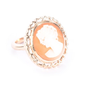 Anillo vintage de oro de 10 quilates con camafeo tallado en forma de concha, talla 4.