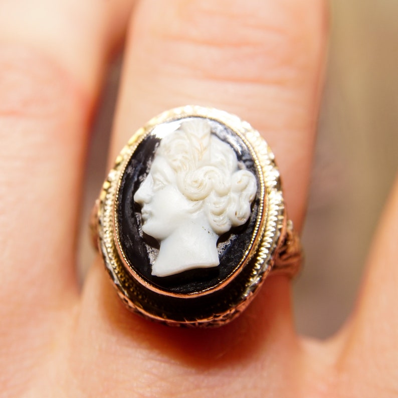Art Deco 14K Black & White Chalcedony Cameo Filigree Ring, White Gold Setting, Ladies Carved Stone Cameo, 7 3/4 US image 8