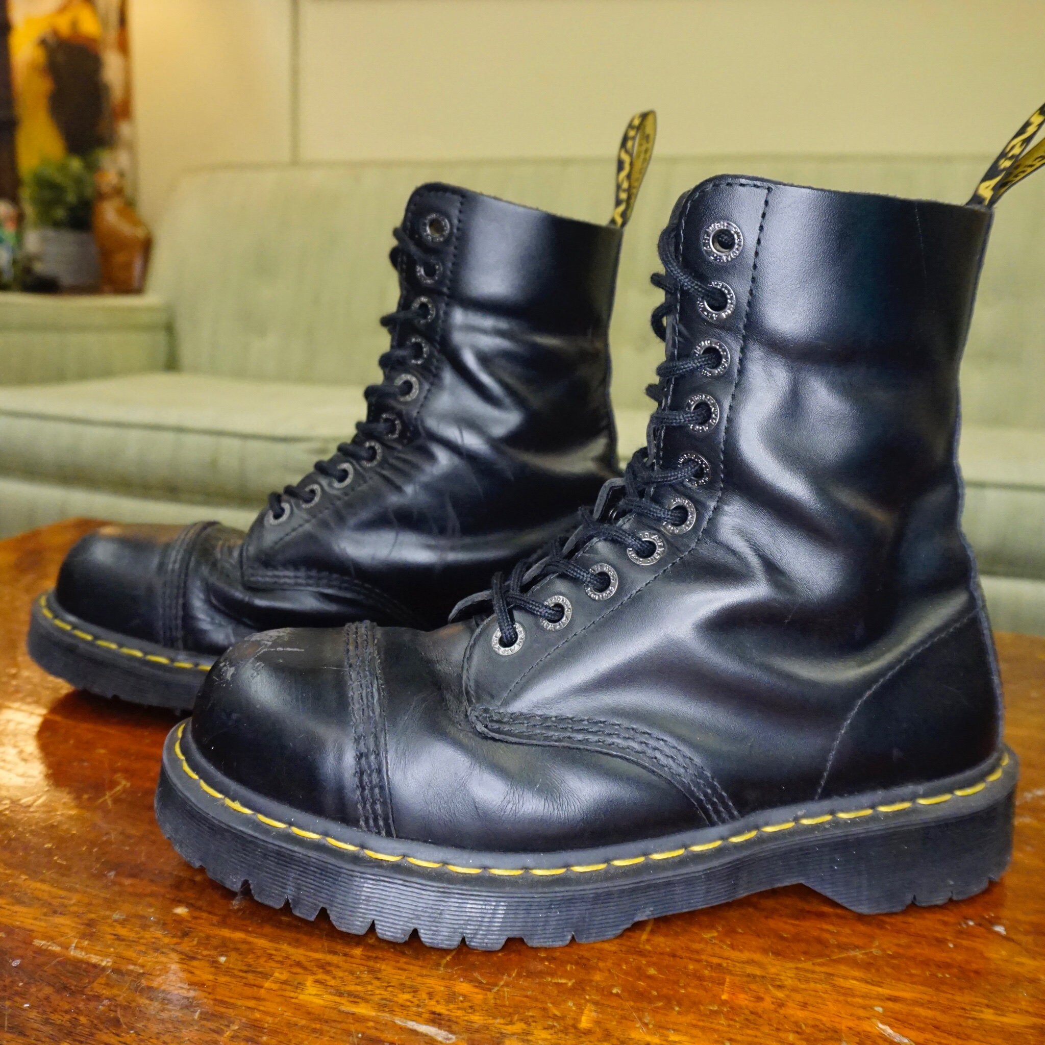 Botas de pie de acero de cuero negro Dr Martens Air Wair - Etsy España