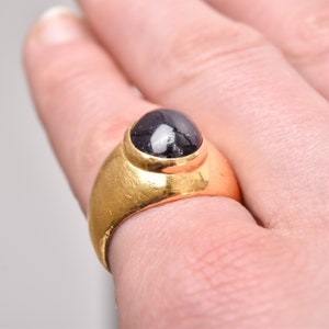 Black Star Sapphire Ring In 18K Yellow Gold, Solid Gold Cab Ring, Estate Jewelry, Size 5 3/4 US image 4