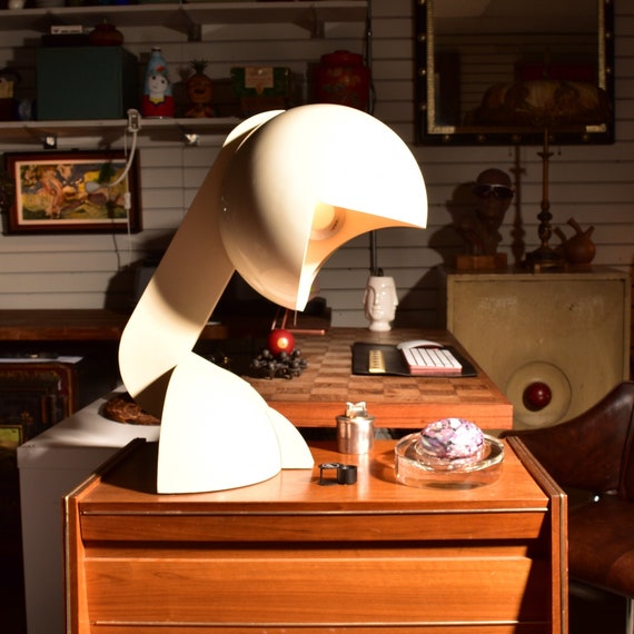 Rare Matinelli Luce 'Ruspa' Table Lamp In White, White Painted Cast Metal, Double Bulb Lamp, Mid-Century Modern