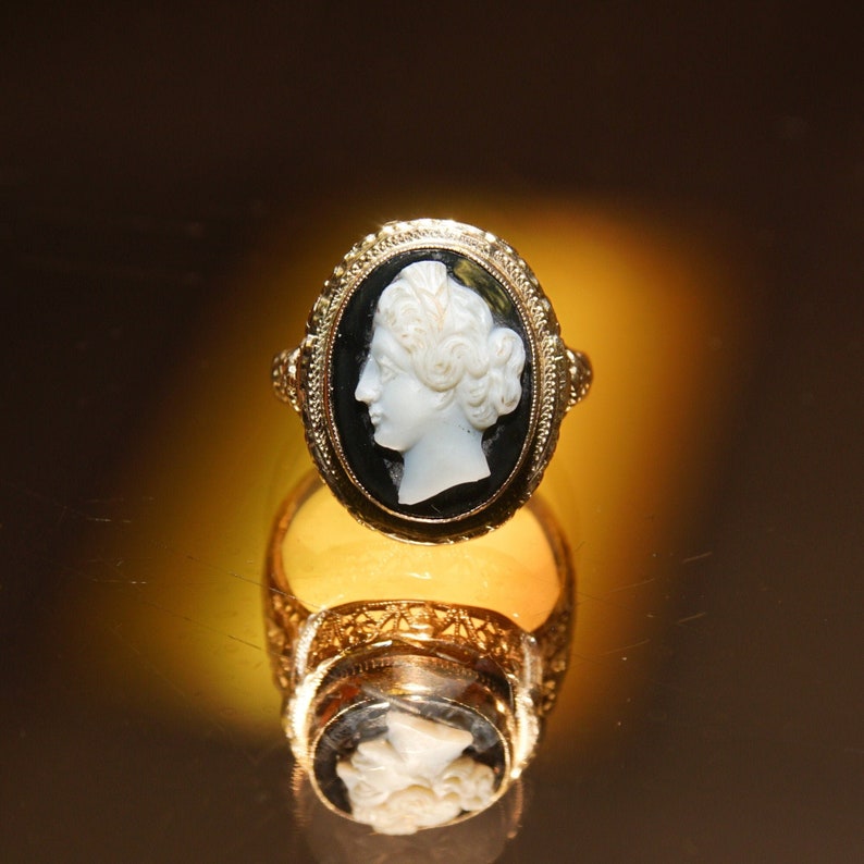 Art Deco 14K Black & White Chalcedony Cameo Filigree Ring, White Gold Setting, Ladies Carved Stone Cameo, 7 3/4 US image 1