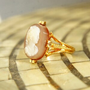 Victorian Hardstone Cameo Ring In 18K Rose Gold, Antique Carved Agate Cameo, Engraved Ring Band, Size 9 1/4 US image 2