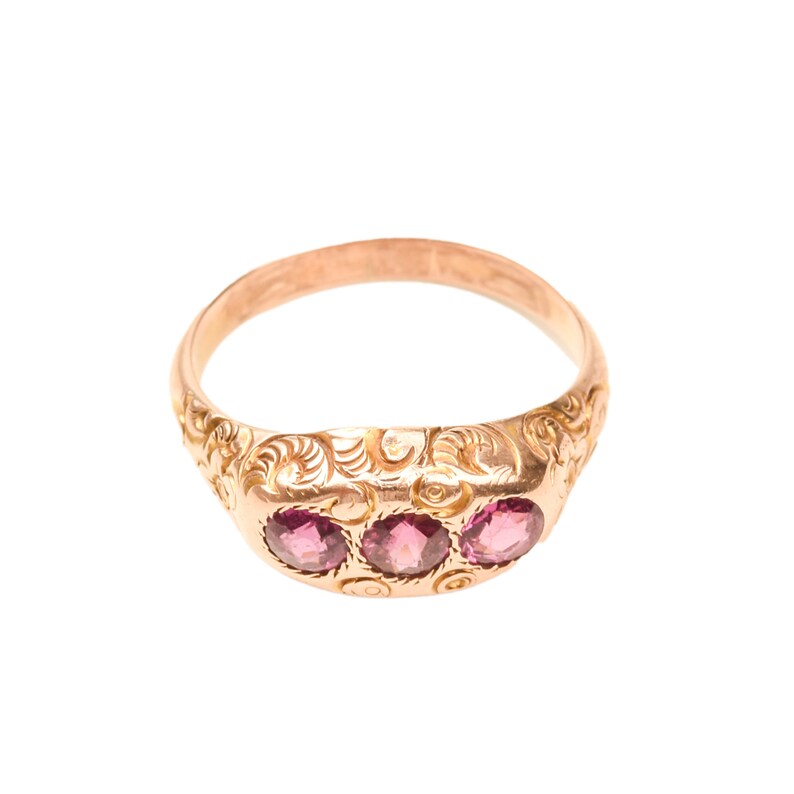 Victorian Etruscan Pink Sapphire Three Stone Ring In 12K Gold, Engraved Floral Motifs, Size 8 3/4 US image 2