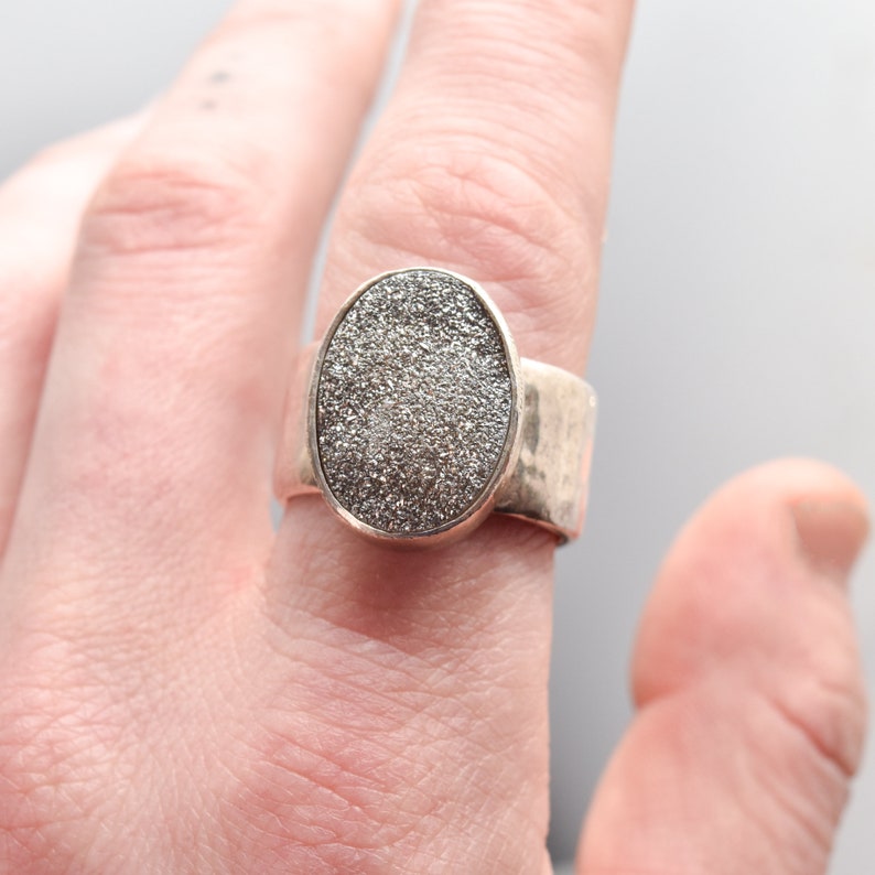 Sparkly Sterling Silver Druzy Quartz Ring, Chunky Hammered Ring, Gemstone Jewelry, Size 10 1/4 US image 4