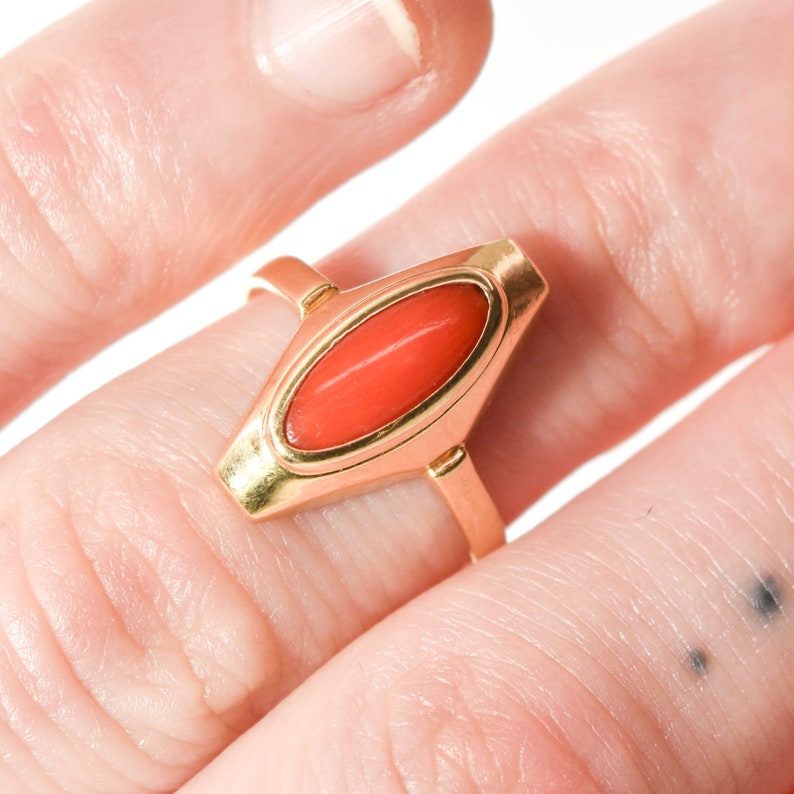 Estate 18K Coral Marquise Ring, Yellow Gold Red Coral Ring, Size 5 1/4 US image 7