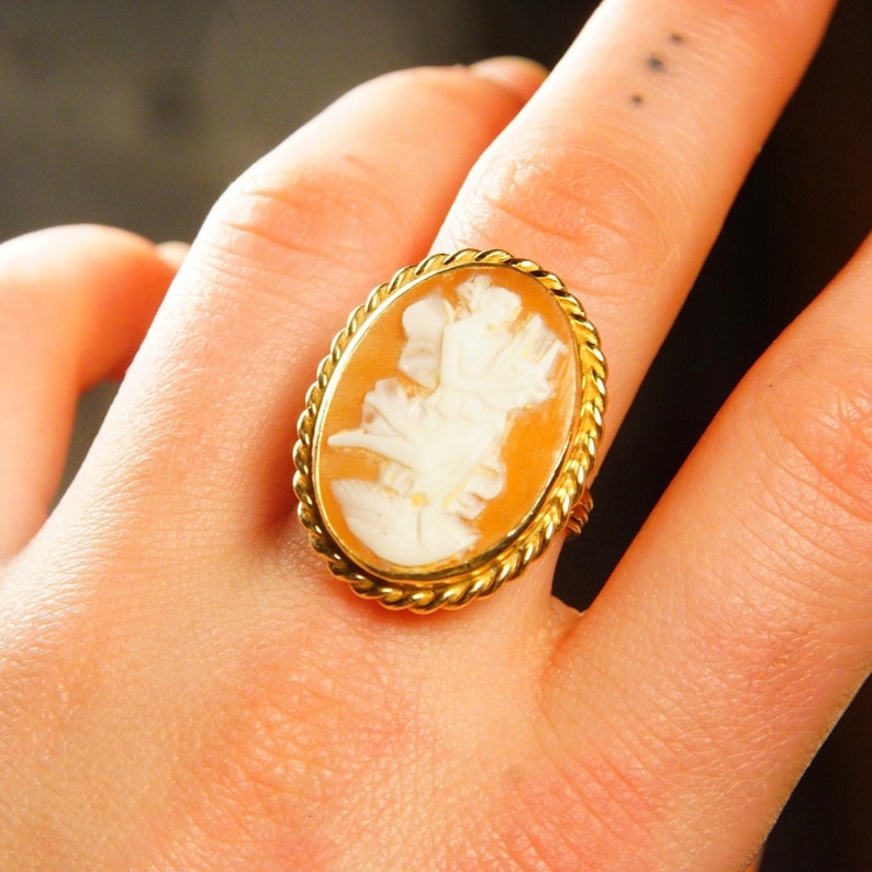 Antique 14K Gold Harp Player Cameo Ring, Large Classic Relief Carved Diaphanous Figural Cameo, Yellow Gold Ribbon Setting, Size 9 1/2 US image 5