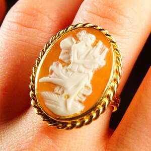 Antique 14K Gold Harp Player Cameo Ring, Large Classic Relief Carved Diaphanous Figural Cameo, Yellow Gold Ribbon Setting, Size 9 1/2 US image 2