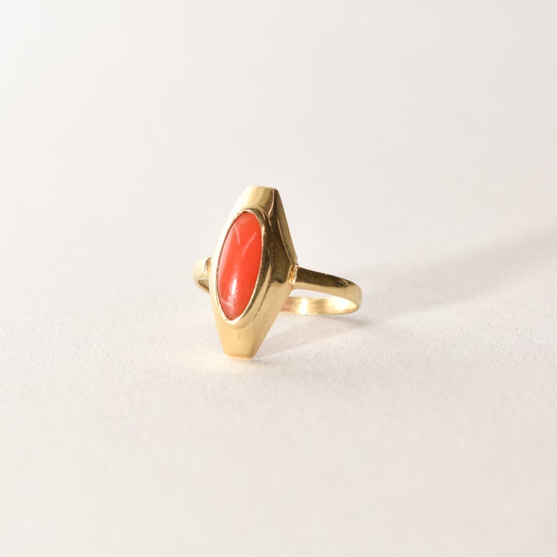 Estate 18K Coral Marquise Ring, Yellow Gold Red Coral Ring, Size 5 1/4 US image 3