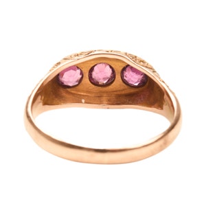 Victorian Etruscan Pink Sapphire Three Stone Ring In 12K Gold, Engraved Floral Motifs, Size 8 3/4 US image 10