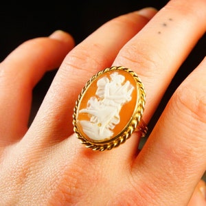 Antique 14K Gold Harp Player Cameo Ring, Large Classic Relief Carved Diaphanous Figural Cameo, Yellow Gold Ribbon Setting, Size 9 1/2 US image 1