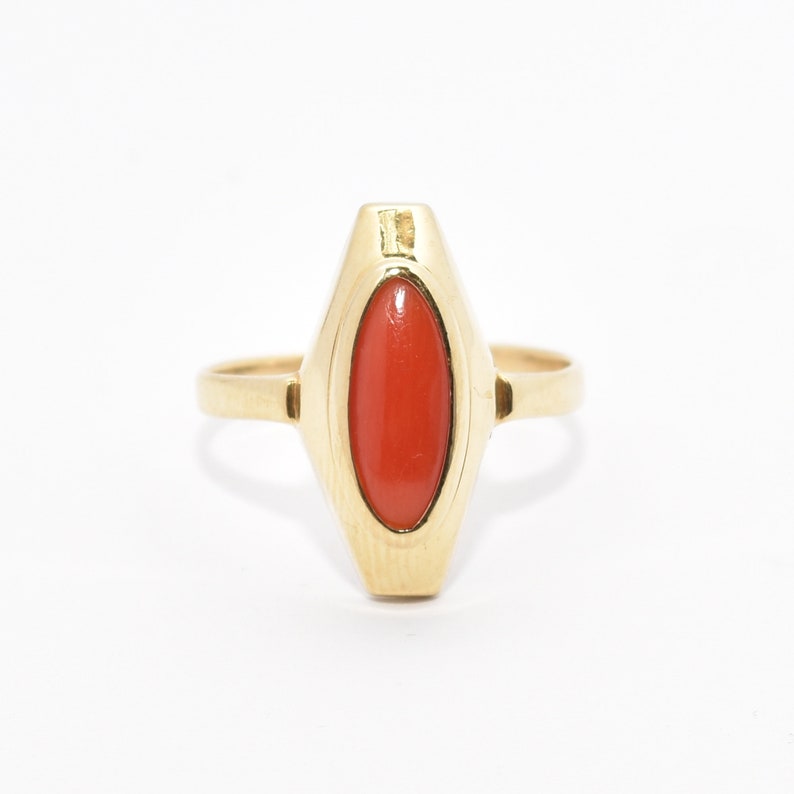 Estate 18K Coral Marquise Ring, Yellow Gold Red Coral Ring, Size 5 1/4 US image 2