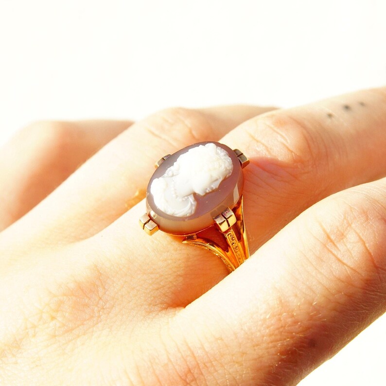 Victorian Hardstone Cameo Ring In 18K Rose Gold, Antique Carved Agate Cameo, Engraved Ring Band, Size 9 1/4 US image 3