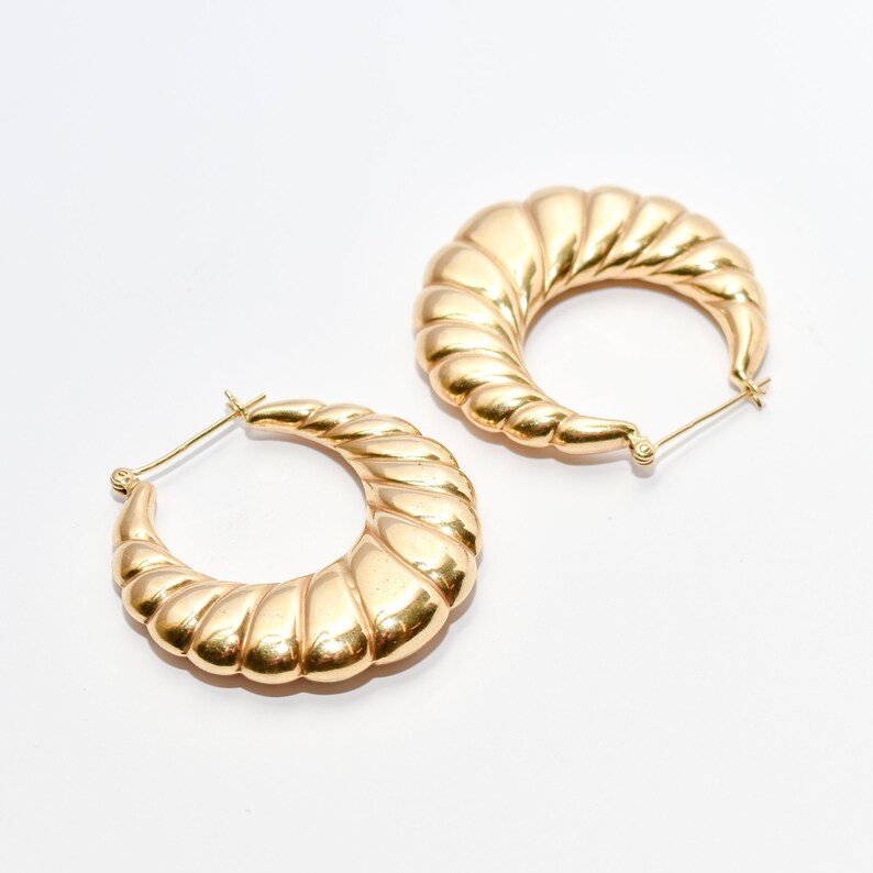 MCM 14K Puffed Scallop Hoops Earrings, Medium Yellow Gold Hoops, Estate Jewelry, 36mm image 5