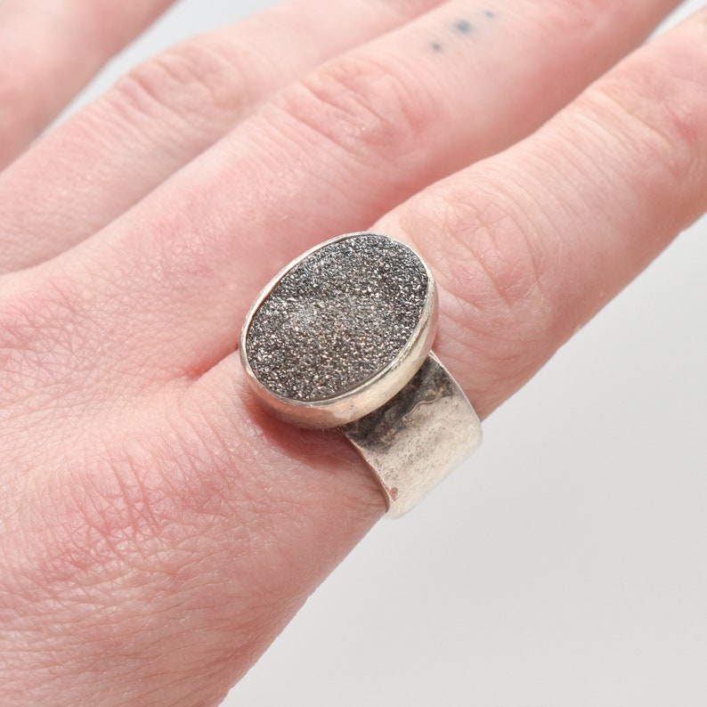 Sparkly Sterling Silver Druzy Quartz Ring, Chunky Hammered Ring, Gemstone Jewelry, Size 10 1/4 US image 2