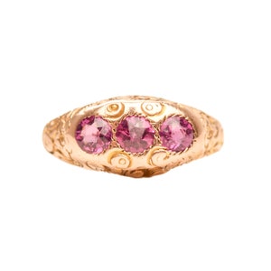 Victorian Etruscan Pink Sapphire Three Stone Ring In 12K Gold, Engraved Floral Motifs, Size 8 3/4 US image 5