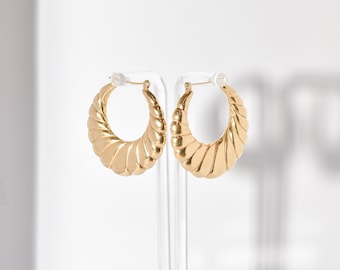 MCM 14K Puffed Scallop Hoops Earrings, Medium Yellow Gold Hoops, Estate Jewelry, 36mm