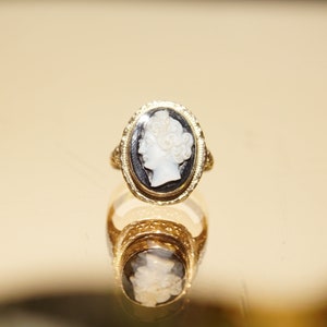 Art Deco 14K Black & White Chalcedony Cameo Filigree Ring, White Gold Setting, Ladies Carved Stone Cameo, 7 3/4 US image 5