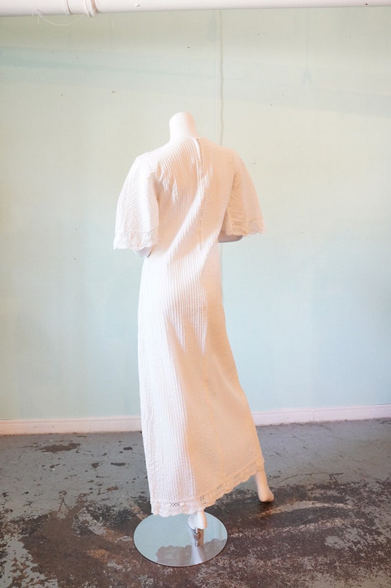 1970s pintuck white cotton dress with lace trim - image 5
