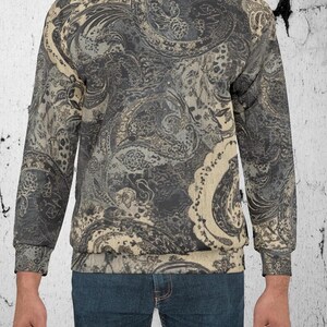 Sudadera gris con estampado paisley: jersey unisex de cuello redondo con estampado paisley vintage