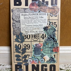 Tarjeta de diario basura de bingo vintage con forma de vestido floral