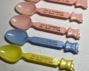 Lot de 5 cuillères publicitaires Cal's Pharmacy en plastique vintage, mortier et pilon