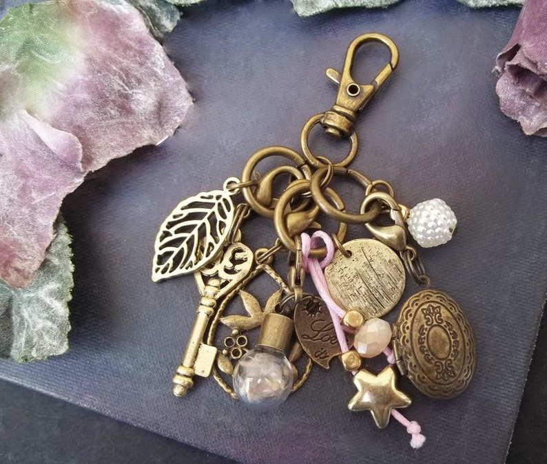 Locket Photo Pendant Medallion Vintage Style Keepsake Memorial Jewelry Remembrance Key Wild Flowers Terrarium Pendant Love Heart Keychain