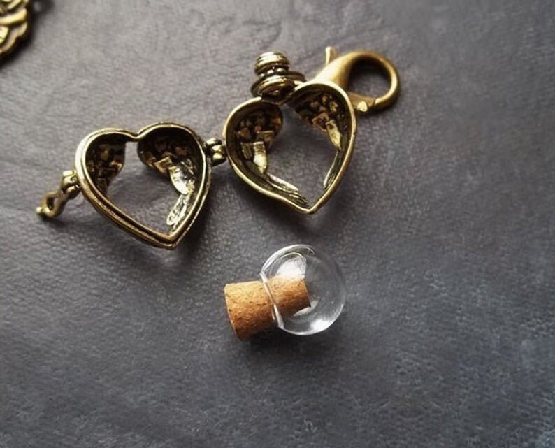 2 PIECES Locket Wings Urn For Human Ashes Heart Cremation Jewelry Angel Wing Mini Glass Urn Fillable Locket Keepsake Key Padlock Keychain
