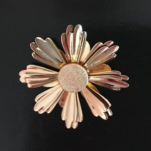 Sarah Coventry Gold Sunflower Brooch
