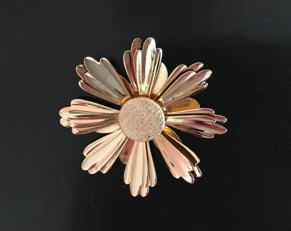 Sarah Coventry Gold Sunflower Brooch - image 1