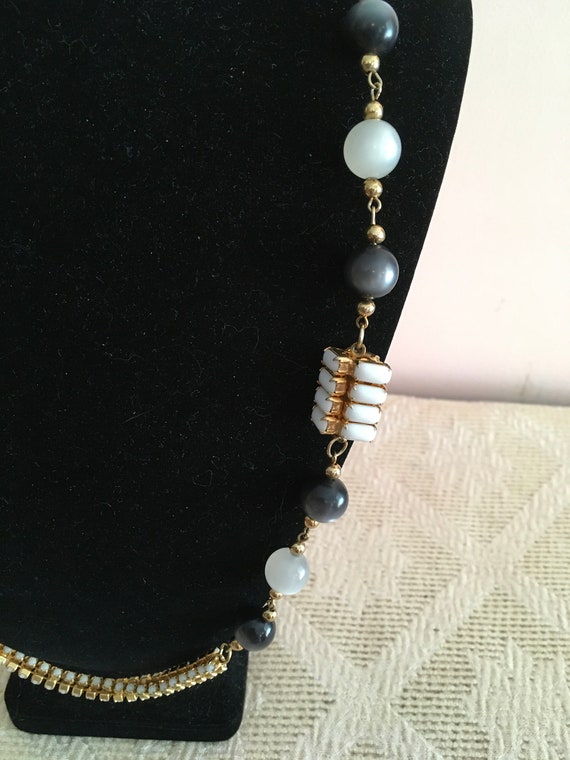 Vintage Milk Glass and Pearly Glass Necklace - image 3