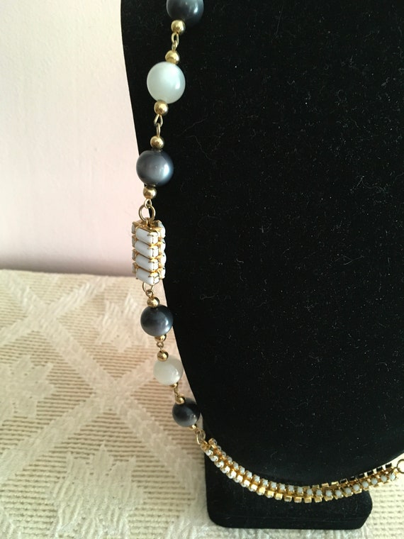 Vintage Milk Glass and Pearly Glass Necklace - image 2