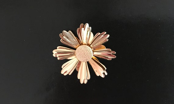 Sarah Coventry Gold Sunflower Brooch - image 3