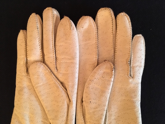 Short White Leather Gloves - image 3
