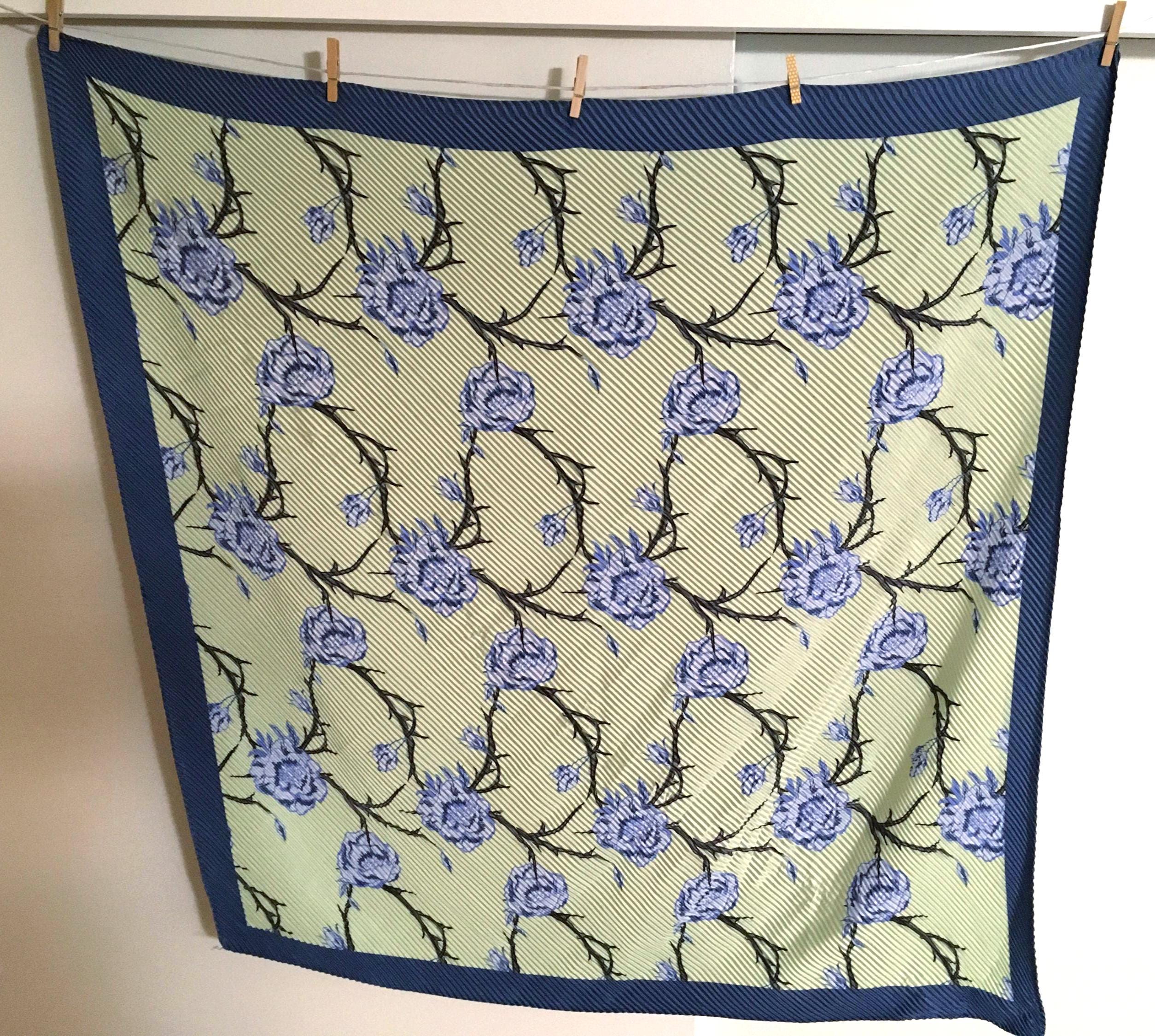 Pleated Blue Floral Scarf Pleated scarf in woven fabric and floral pattern - Blue | s  main image 2