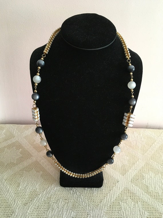 Vintage Milk Glass and Pearly Glass Necklace