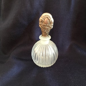 Round Ribbed Perfume Bottle