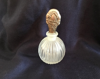 Round Ribbed Perfume Bottle