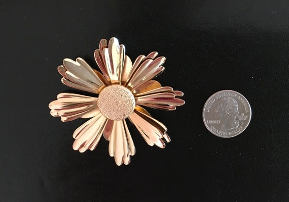 Sarah Coventry Gold Sunflower Brooch - image 5