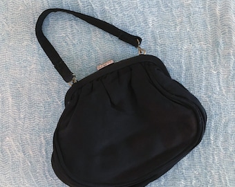 Sac de soirée en faille noir avec fermoir en strass jaunes