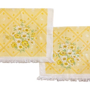 Set of 2 Mid-century Bath Towels - retro decor, 1970s - 80s, daisy, harvest gold, floral, greenery, checks, fringe, vintage, cool, funky