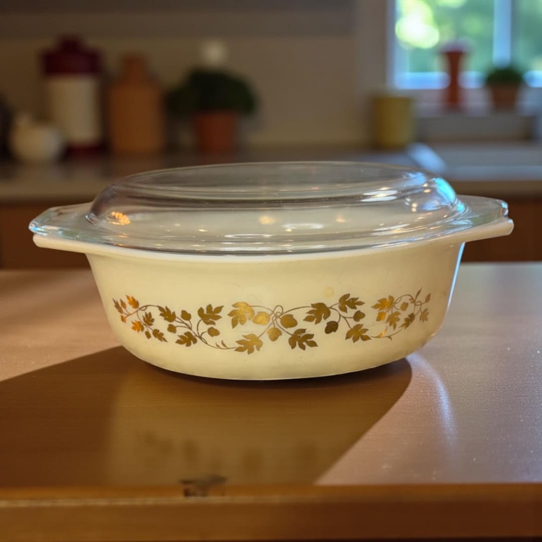 1960s Golden Acorn Promotional Pattern Pyrex 1.5 Quart Casserole With ...