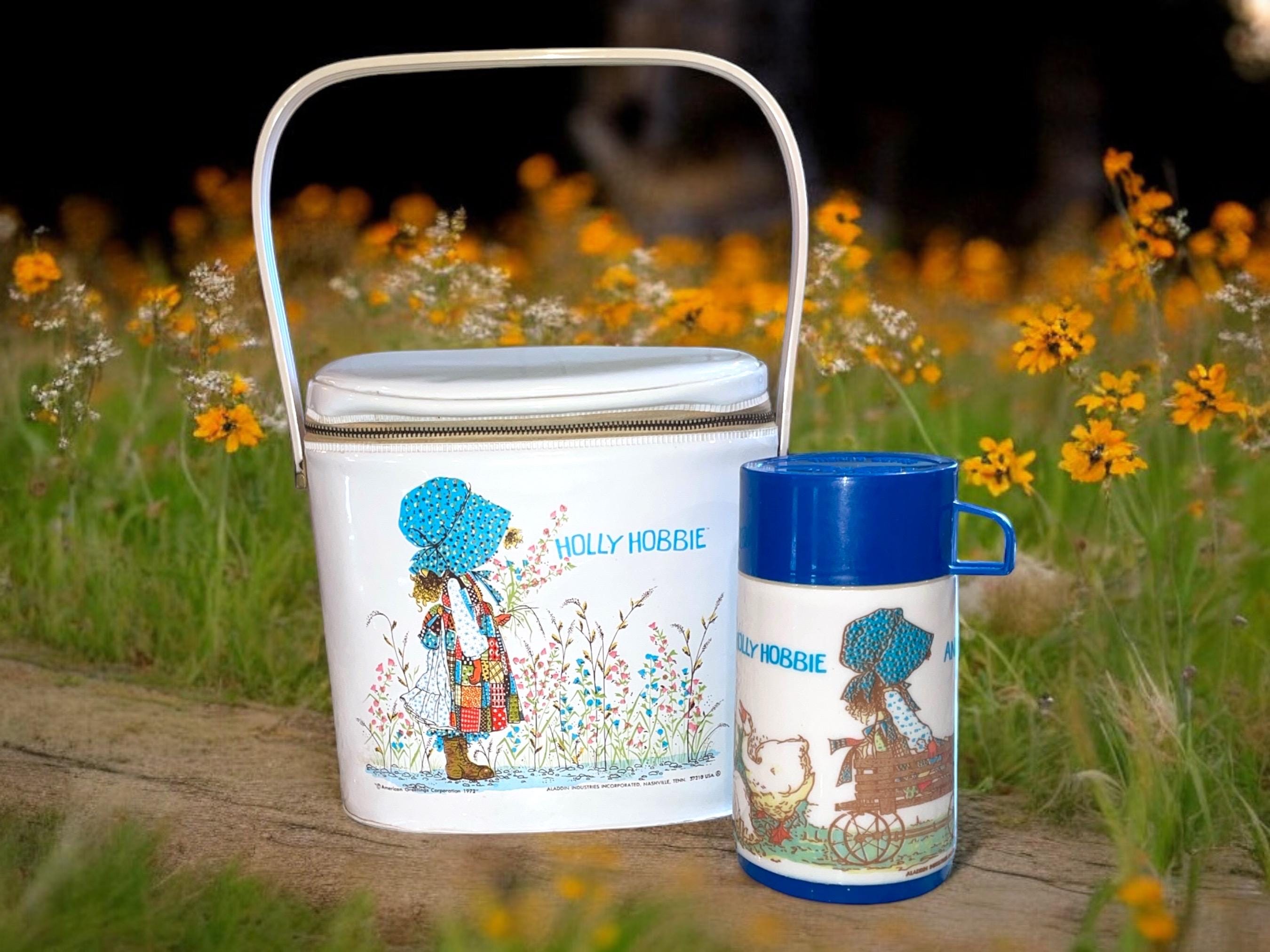 1972 American Greetings Holly Hobbie Lunch Pail Bag Box \u0026 1978 Thermos HH  and Robby - Aladdin Industries Nashville Tennessee, Zipper, Oval - Etsy, image size:2700x2025