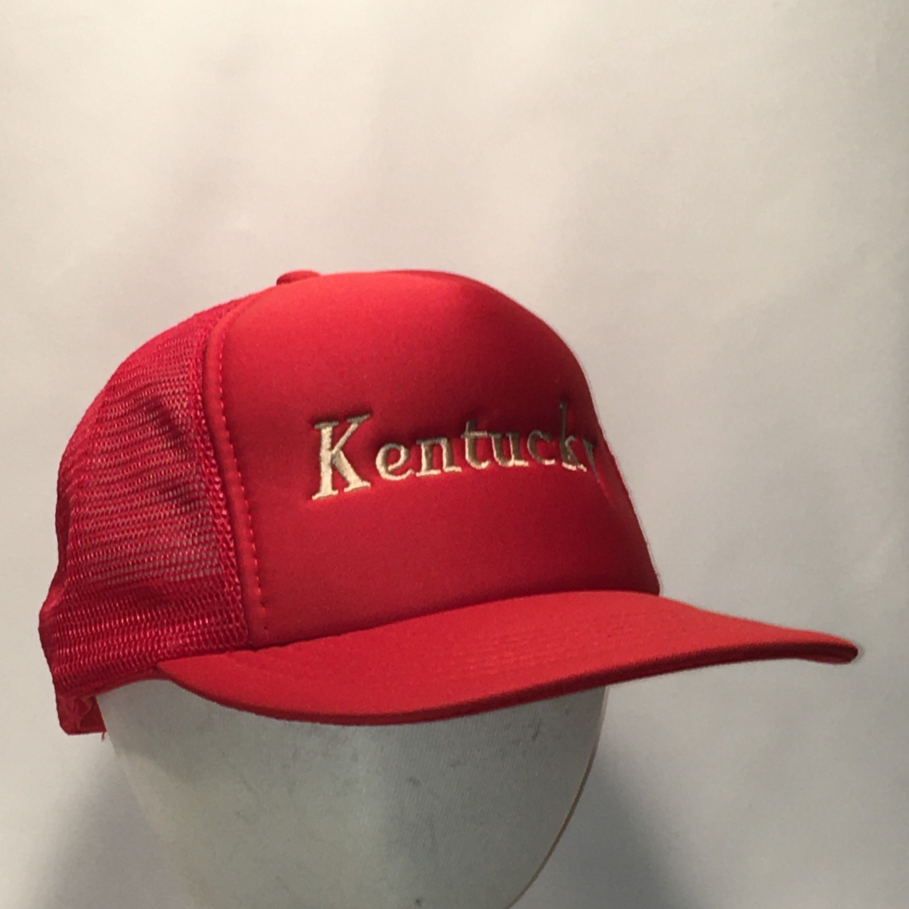 Vintage Kentucky State Trucker Hat Snapback Baseball Cap Dad Hats Red Soft Mesh Back Embroidered Sports Caps Cool Gifts for Men T23 A1023