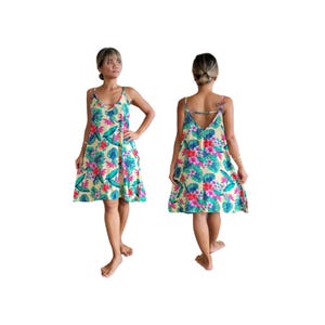 Robe courte hawaïenne à imprimé tropical avec poches, taille unique, convient aux petites et grandes tenues de plage
